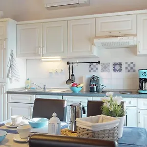Apartament Lora Deluxe Superior 5 Star Apartment, Your Piece Of Heaven By The Sea & Park With Sea & Park View, Novigrad (Istria)