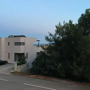 Gorgeous Biserka Near The Sea Penzion