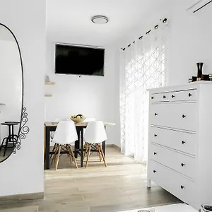 With Terrace And Free Parking - Nearby Apartment Split