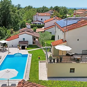 Apartament Pilic, Rosini